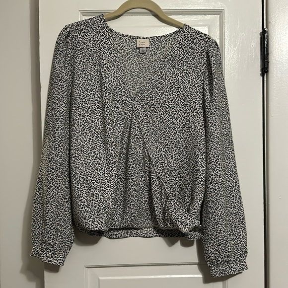 A New Day Black and White Blouse - Picture 1 of 4